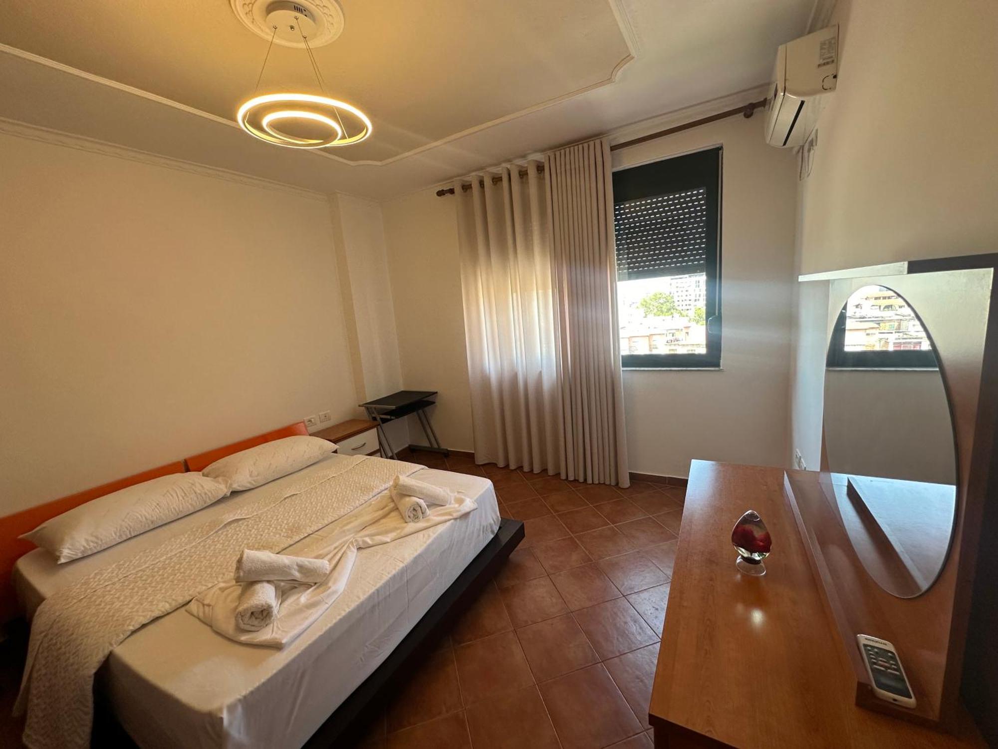 Elois Center Apartamento Tirana